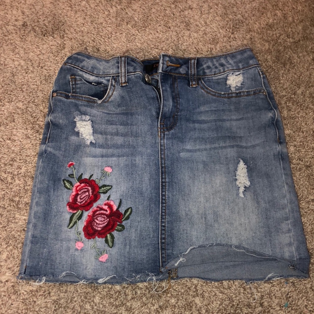 Refuge jean skirt with flower design